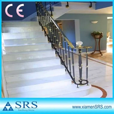 Escadas de mármore branco